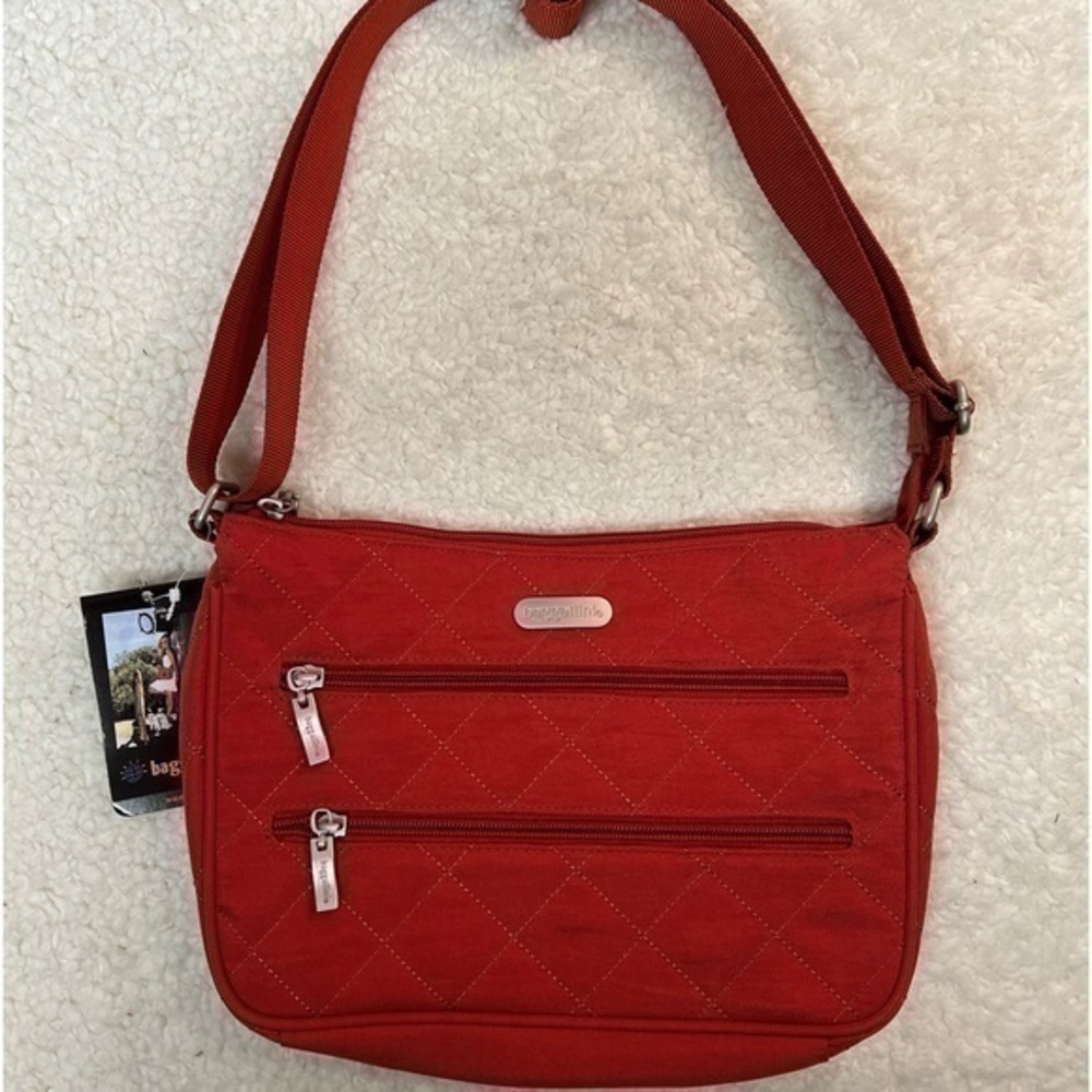 🎉HP Baggallini Luggage "Wanderer" Quilted Cross-Body Bag